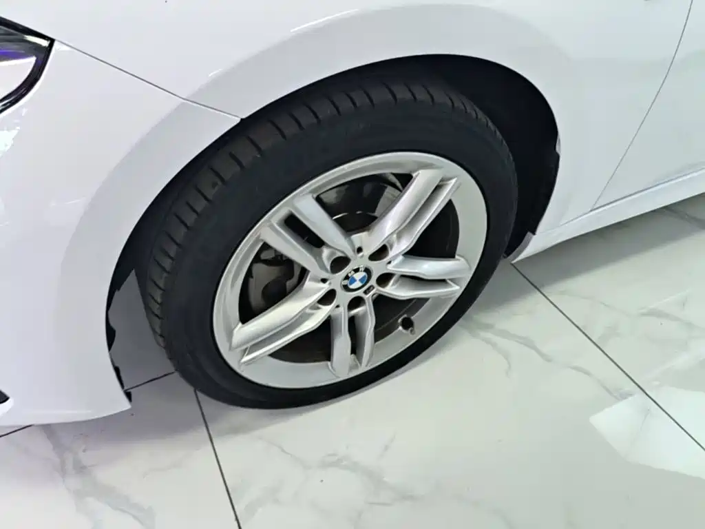 BMW 1 Series 2019 — фото 23