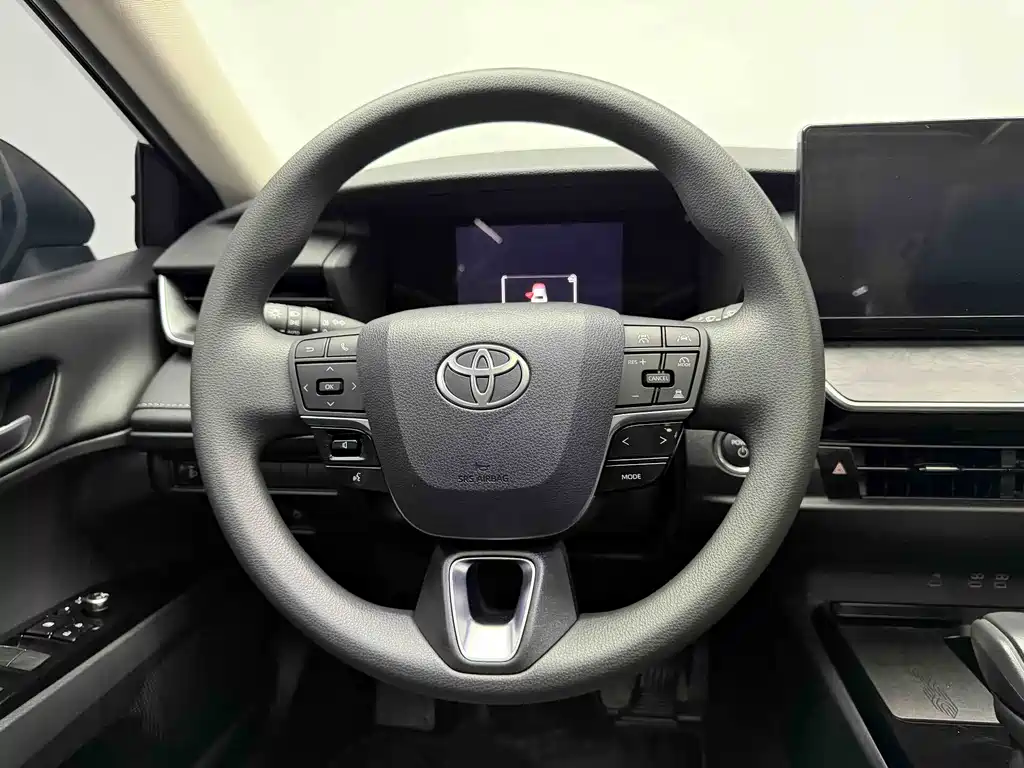 Toyota Camry 2025 — фото 11