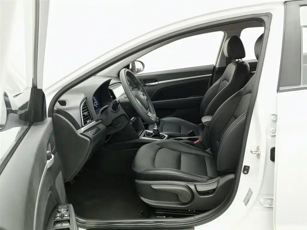 Hyundai Elantra 2019 — фото 10