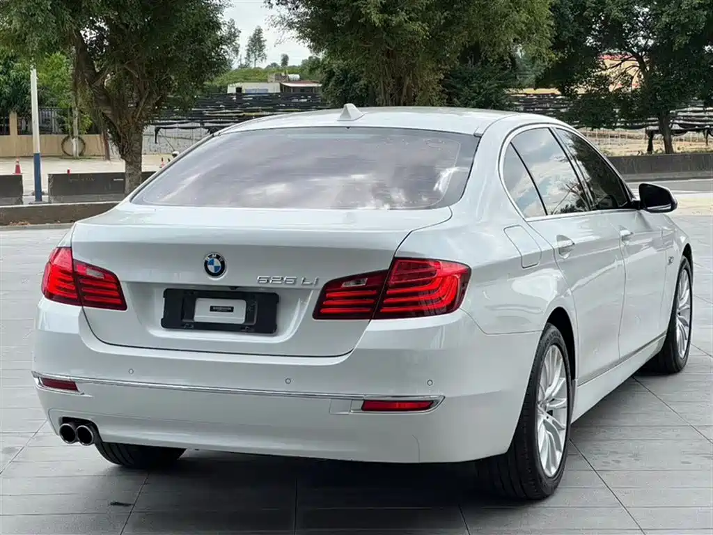 BMW 5 Series 2015 — фото 8