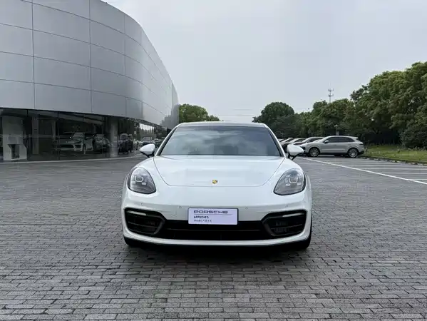 Porsche Panamera 2023