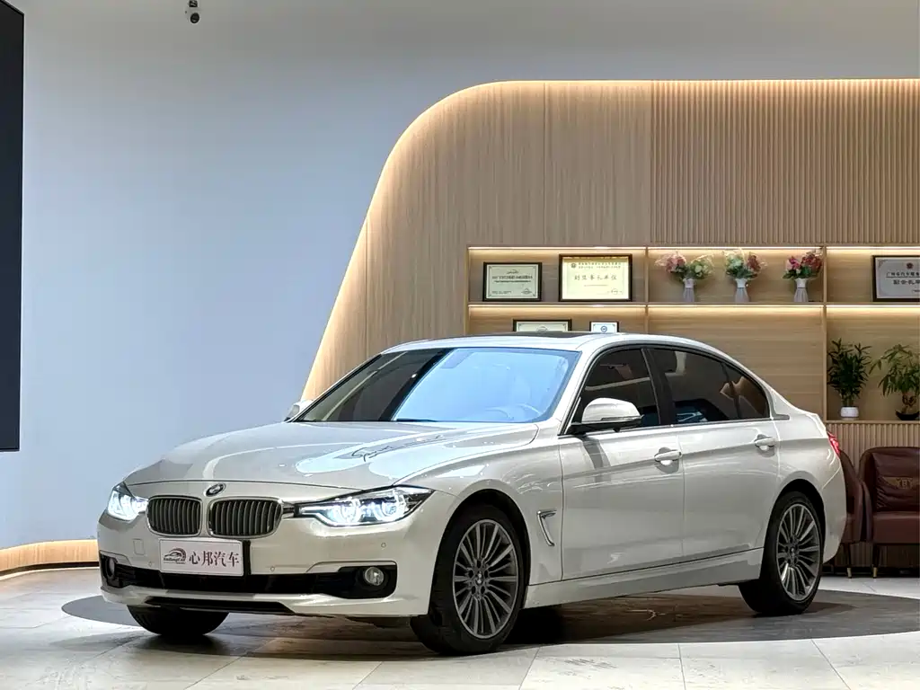 BMW 3 Series 2019 — фото 1