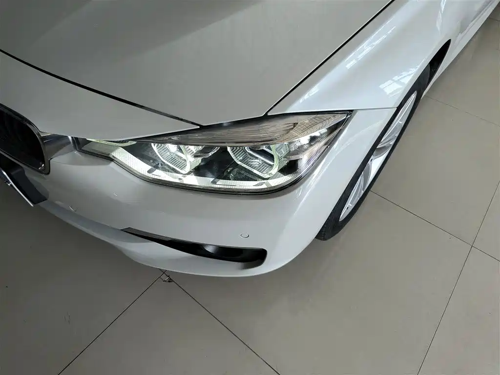 BMW 3 Series 2016 — фото 24
