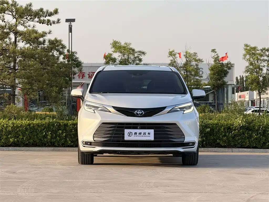 Toyota Sienna 2023 — фото 2