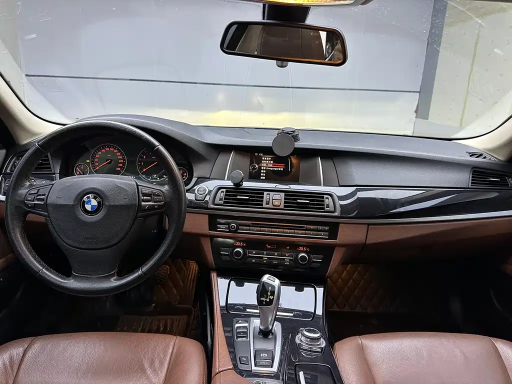 BMW 5 Series 2017 — фото 7
