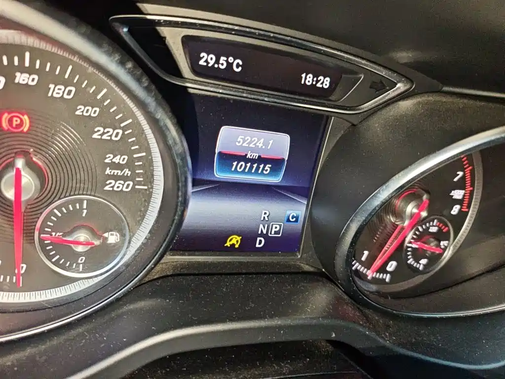 Mercedes-Benz GLA 2018 — фото 13