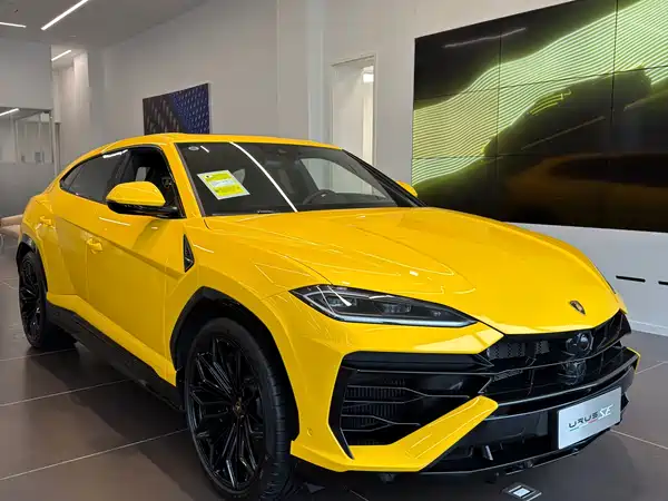 Lamborghini Urus SE 2025