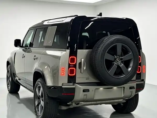 Land Rover Defender 2022