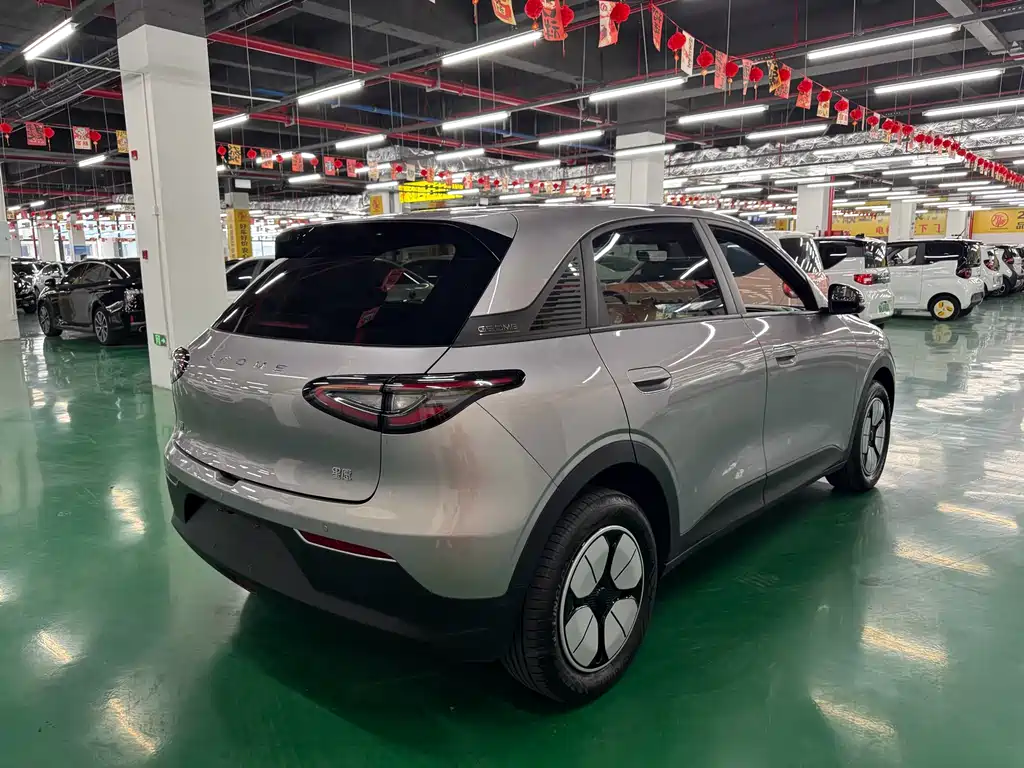 Geely Galaxy Starwish 2025 — фото 9