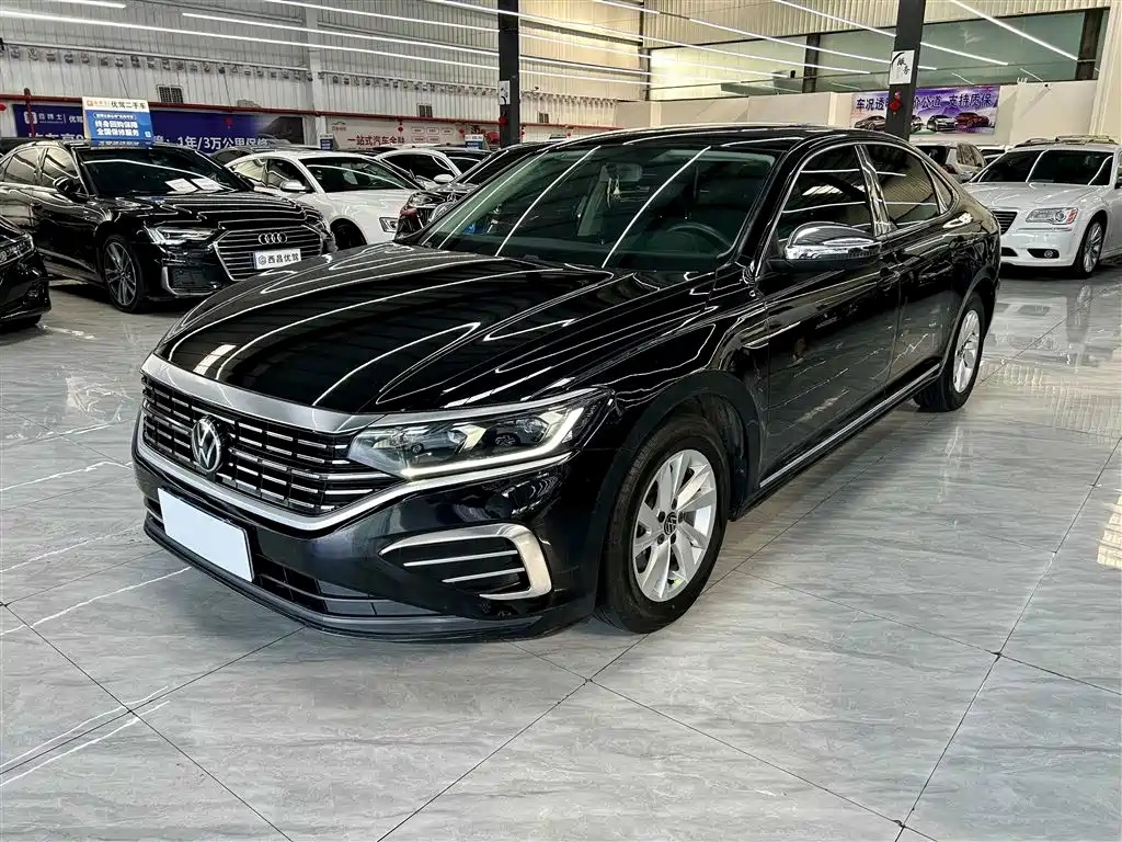 Volkswagen Passat 2022 — фото 1