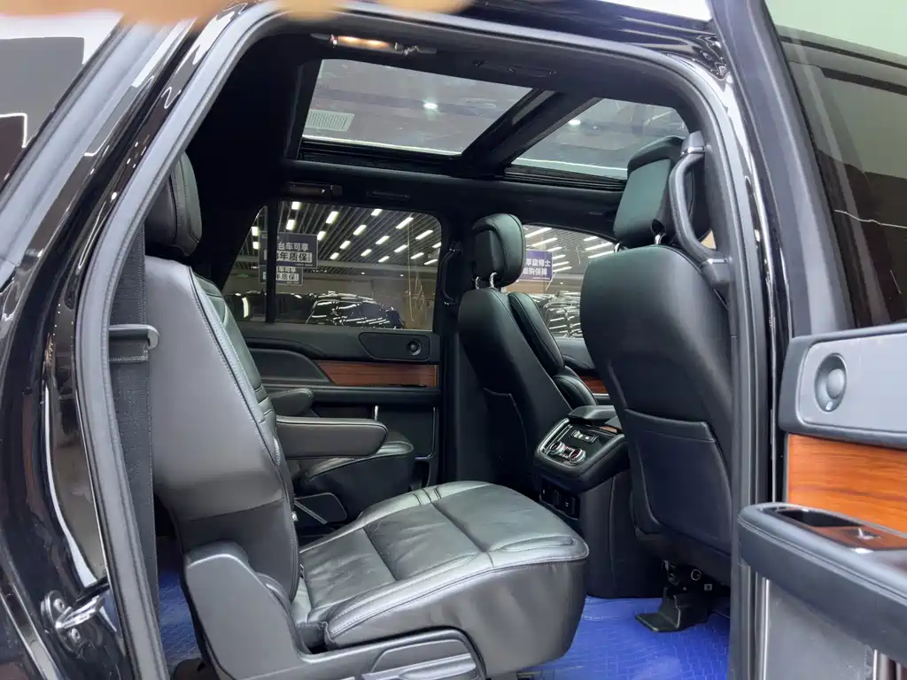 Lincoln Navigator 2019 — фото 15