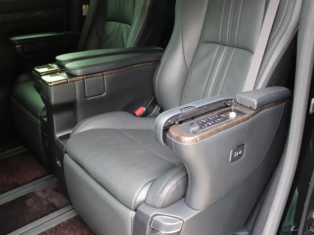 Toyota Alphard 2020 — фото 10