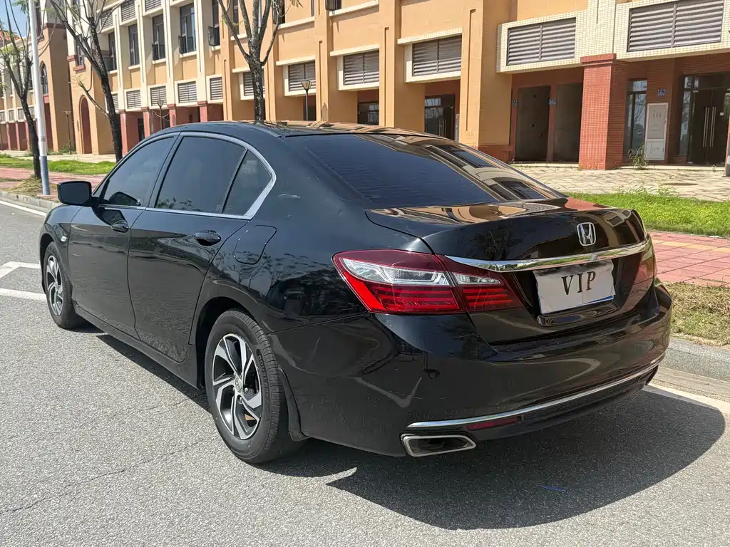 Honda Accord 2016 — фото 9