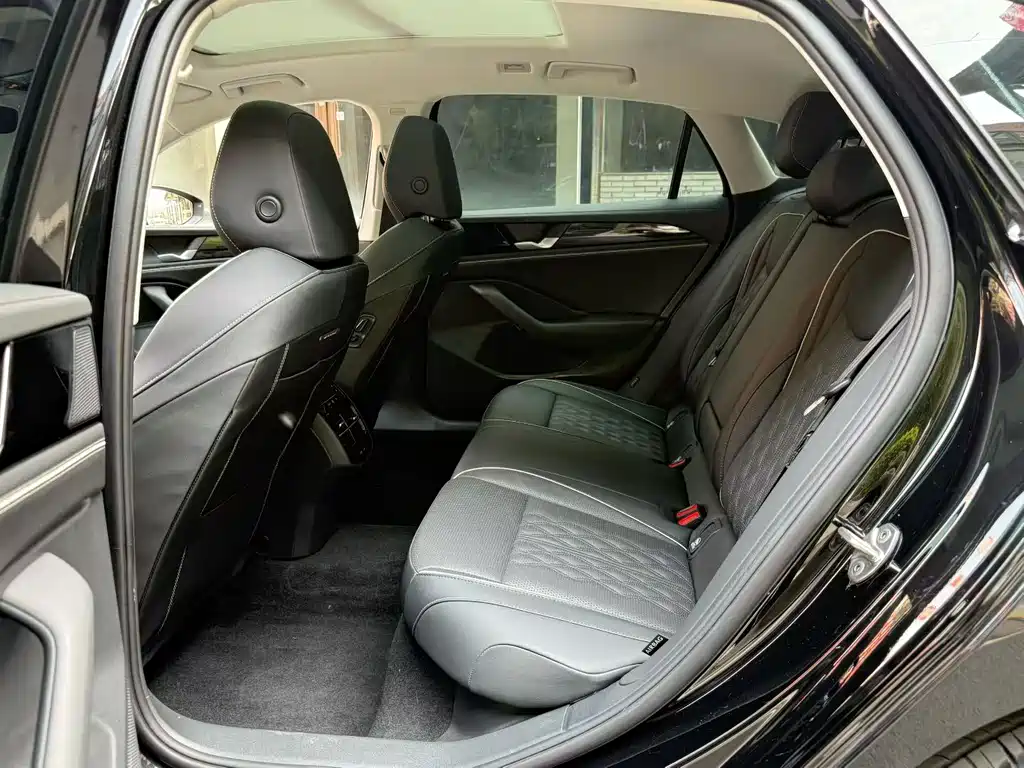 Volkswagen Magotan 2025