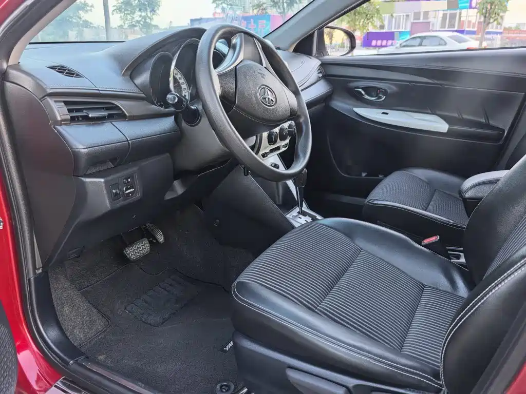 Toyota Yaris L 2015