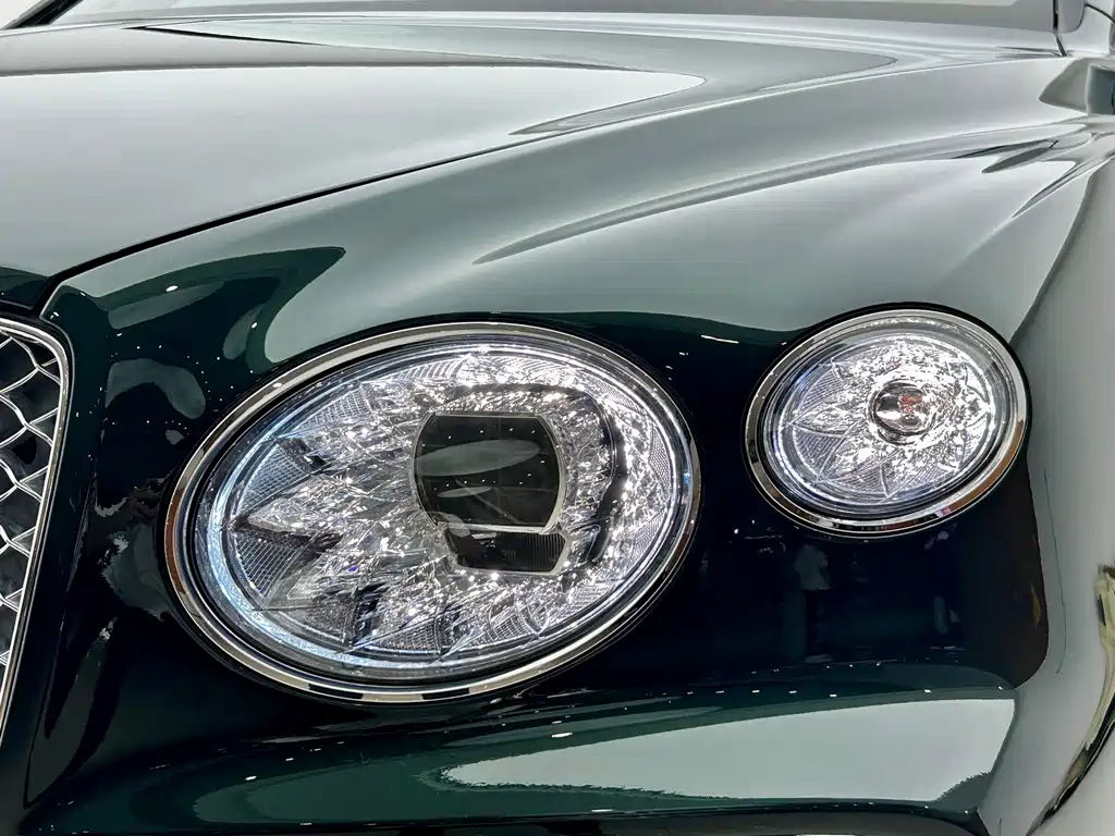 Bentley Bentayga 2021 — фото 16