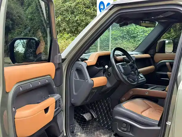 Land Rover Defender 2022