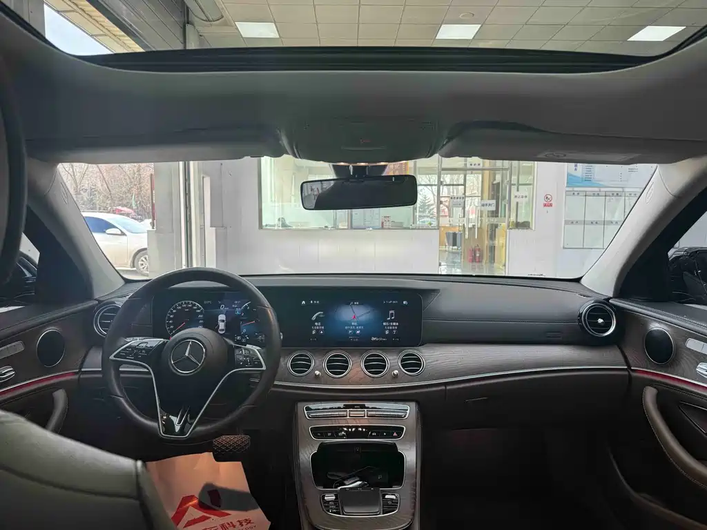 Mercedes-Benz E-Class 2023 — фото 12
