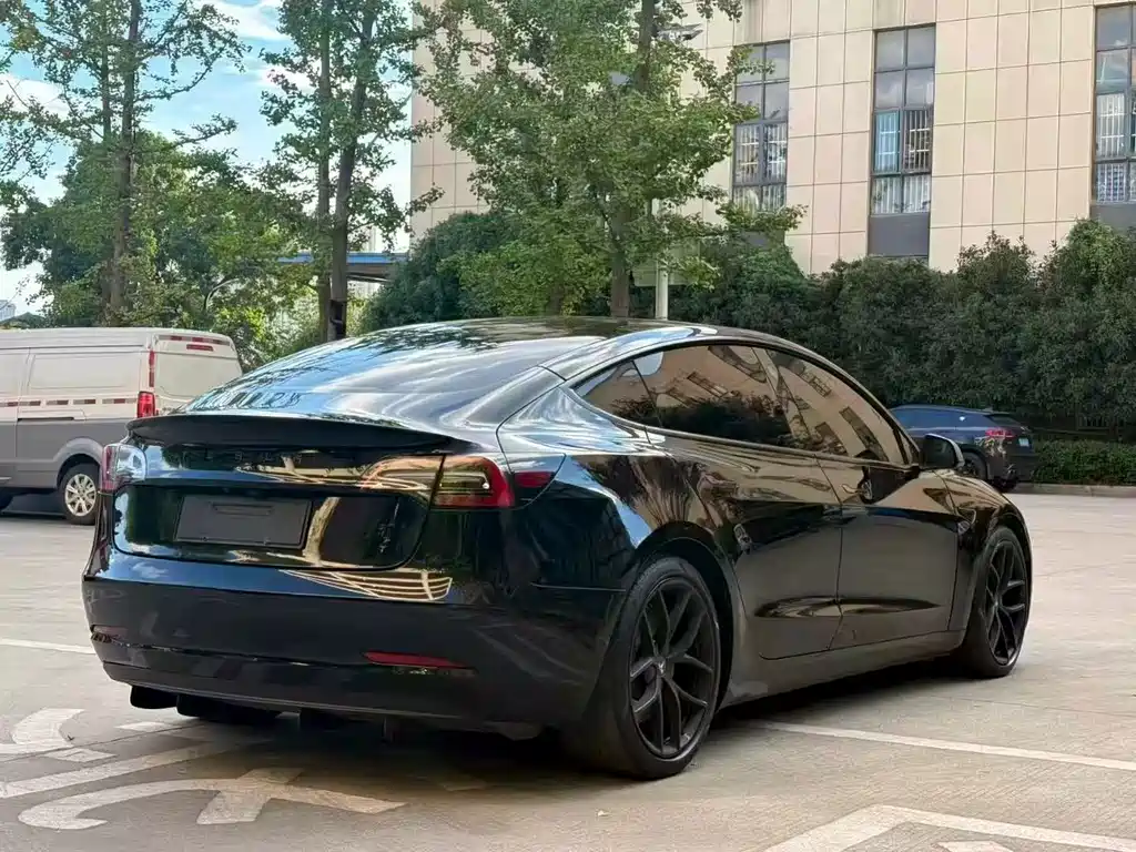 Tesla Model 3 2022 — фото 4