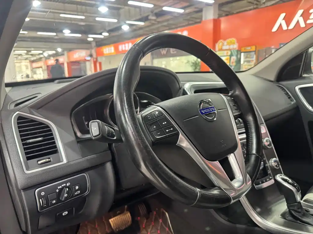 Volvo XC60 2015 — фото 12