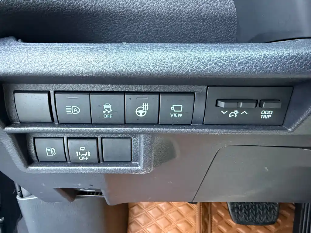 Toyota Granvia 2023 — фото 16