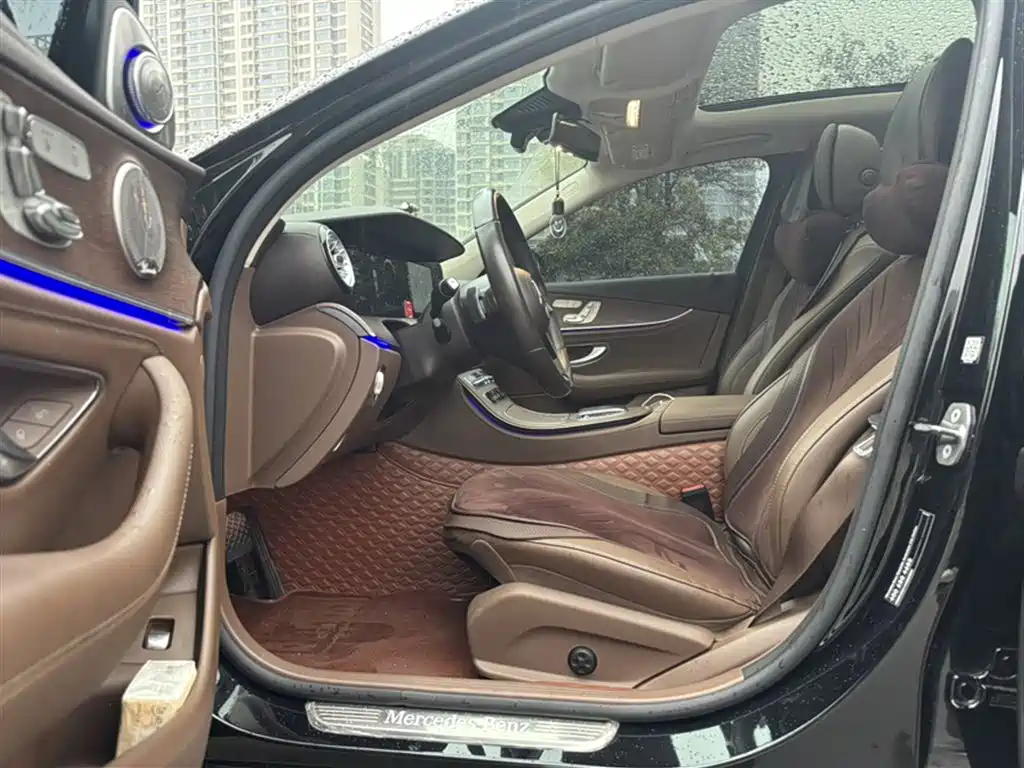 Mercedes-Benz E-Class 2023 — фото 18