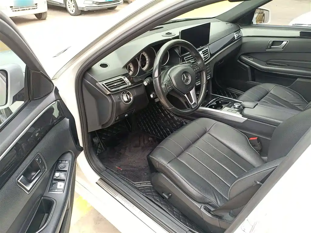 Mercedes-Benz E-Class 2015 — фото 16