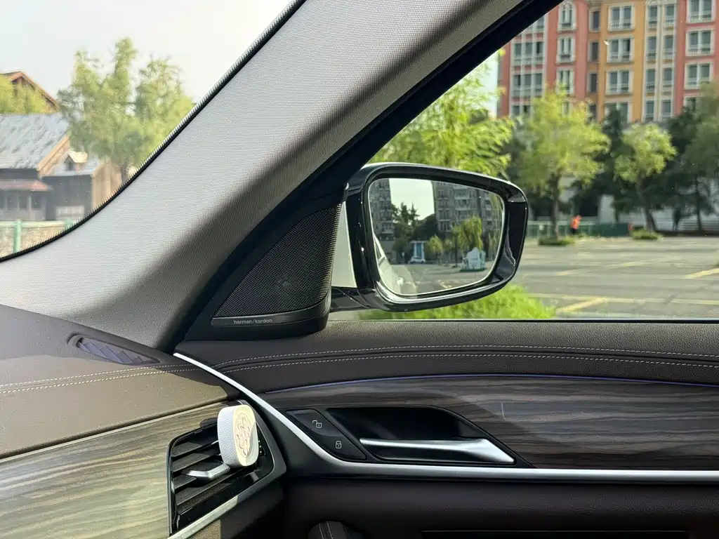 BMW 5 Series 2021 — фото 14