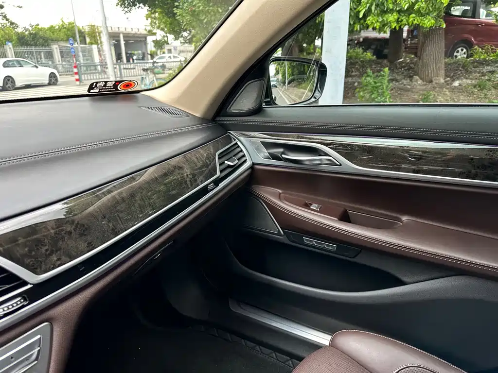 BMW 7 Series 2016 — фото 17