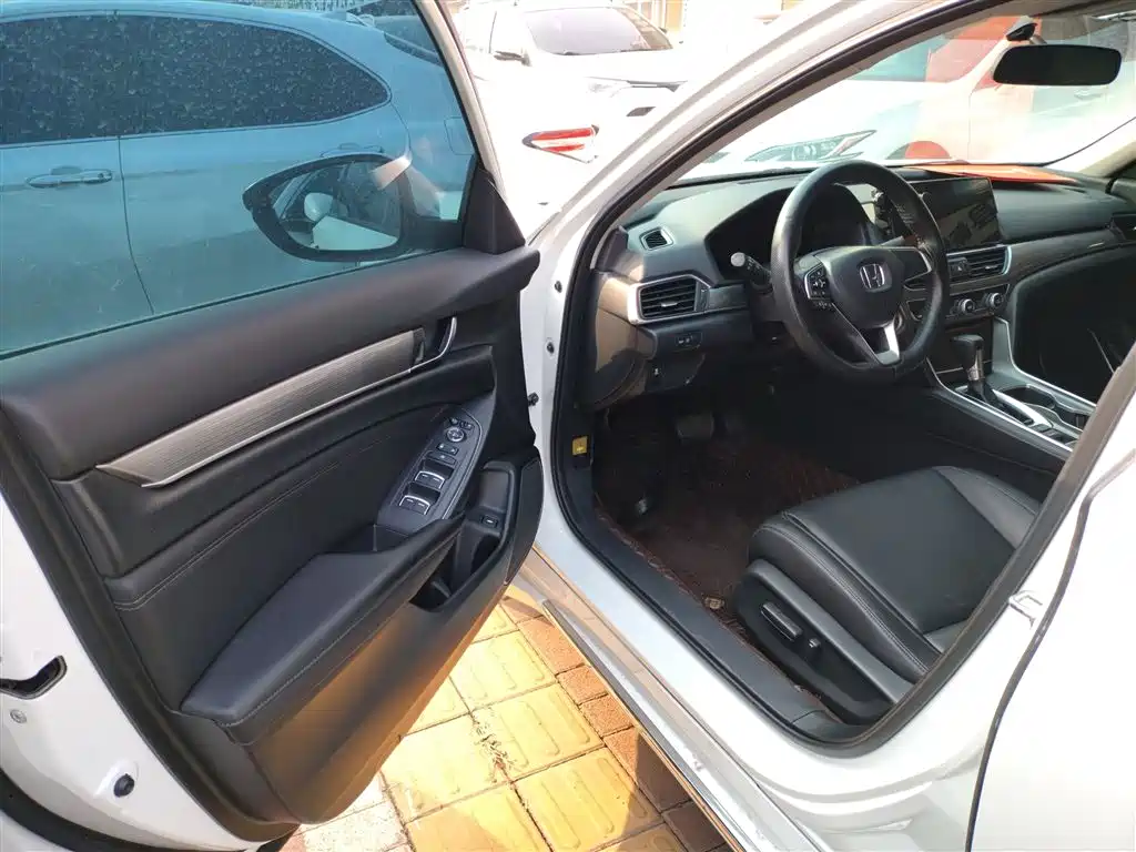 Honda Accord 2022 — фото 16