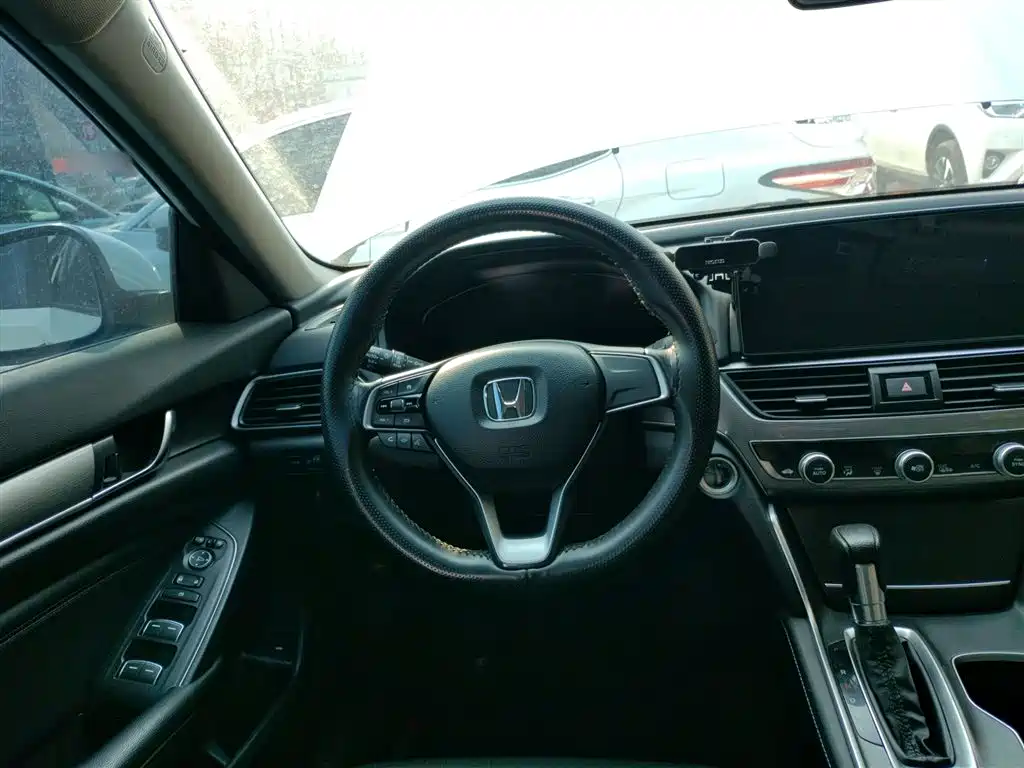 Honda Accord 2022 — фото 11