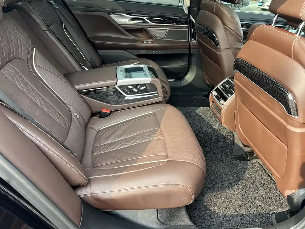 BMW 7 Series 2021 — фото 16