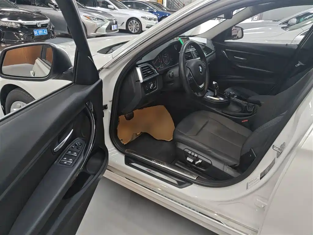 BMW 3 Series 2017 — фото 11