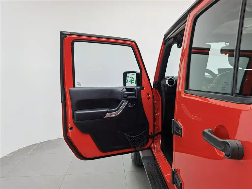 Jeep Wrangler 2015 — фото 8