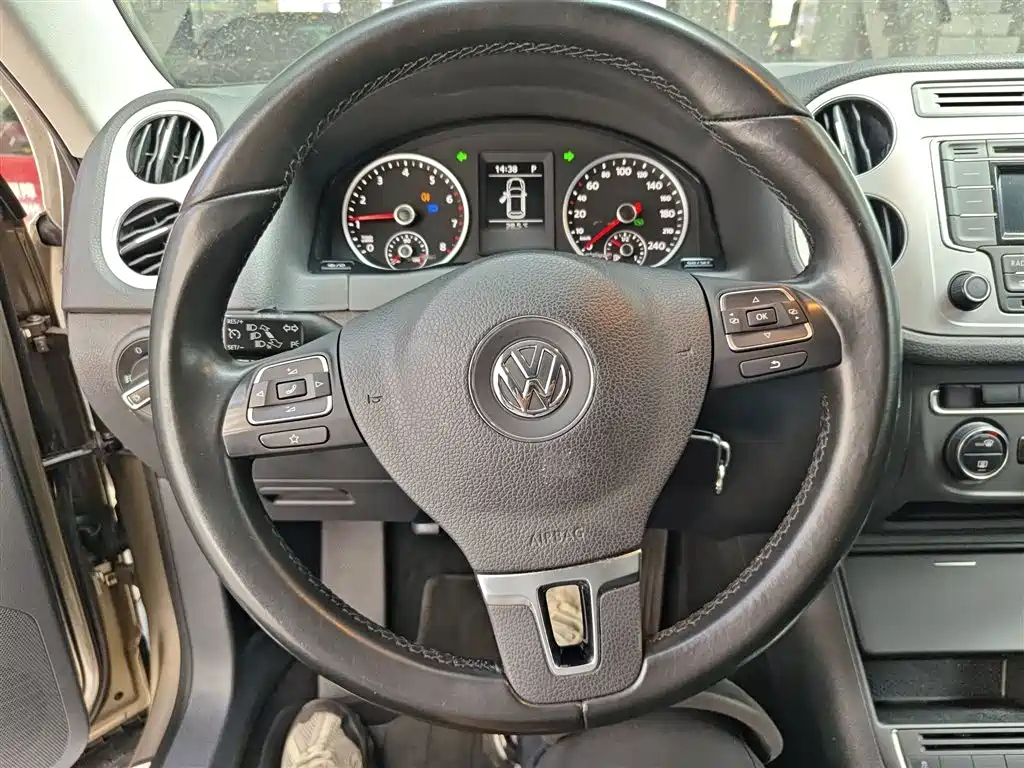 Volkswagen Tiguan 2015 — фото 11