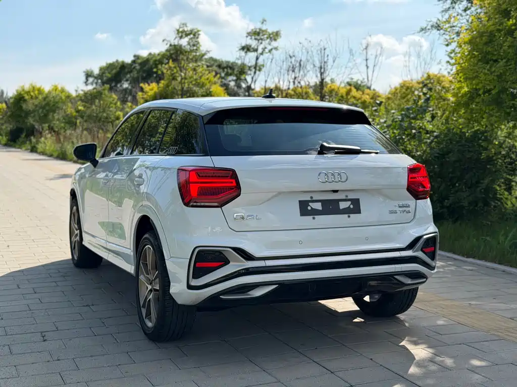 Audi Q2L 2023 — фото 24