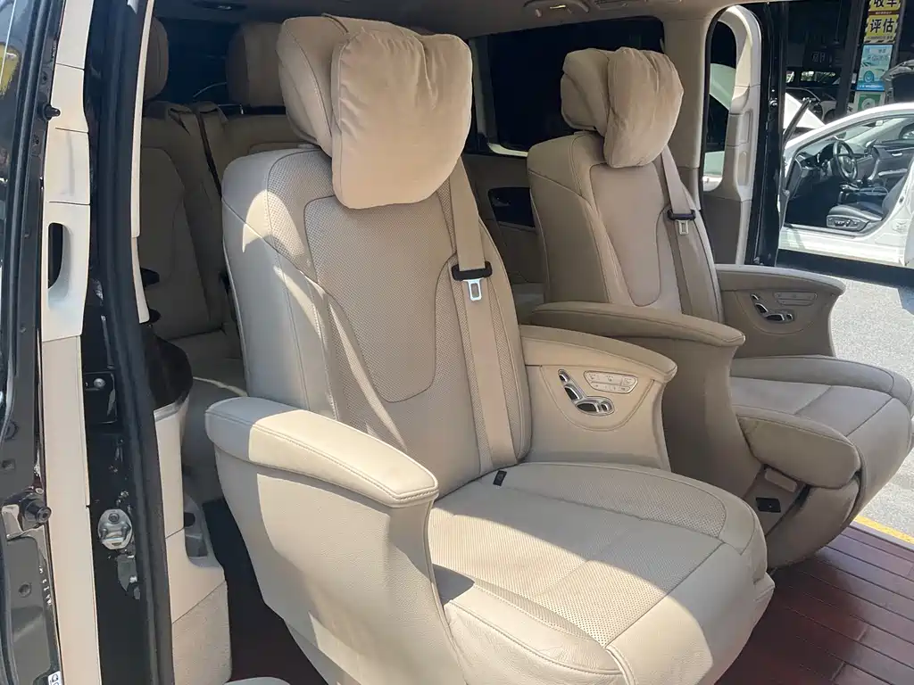Mercedes-Benz V-Class 2019 — фото 15