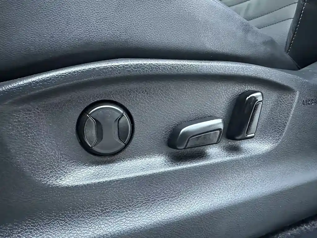 Volkswagen Touran 2023 — фото 15