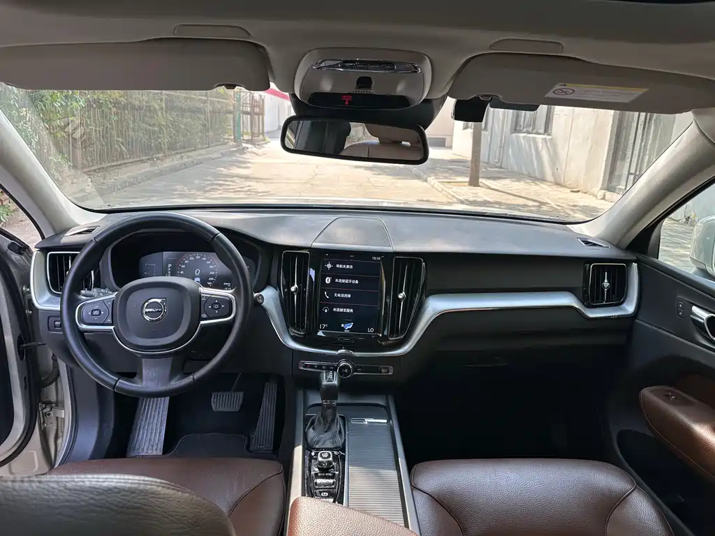 Volvo XC60 2018 — фото 13