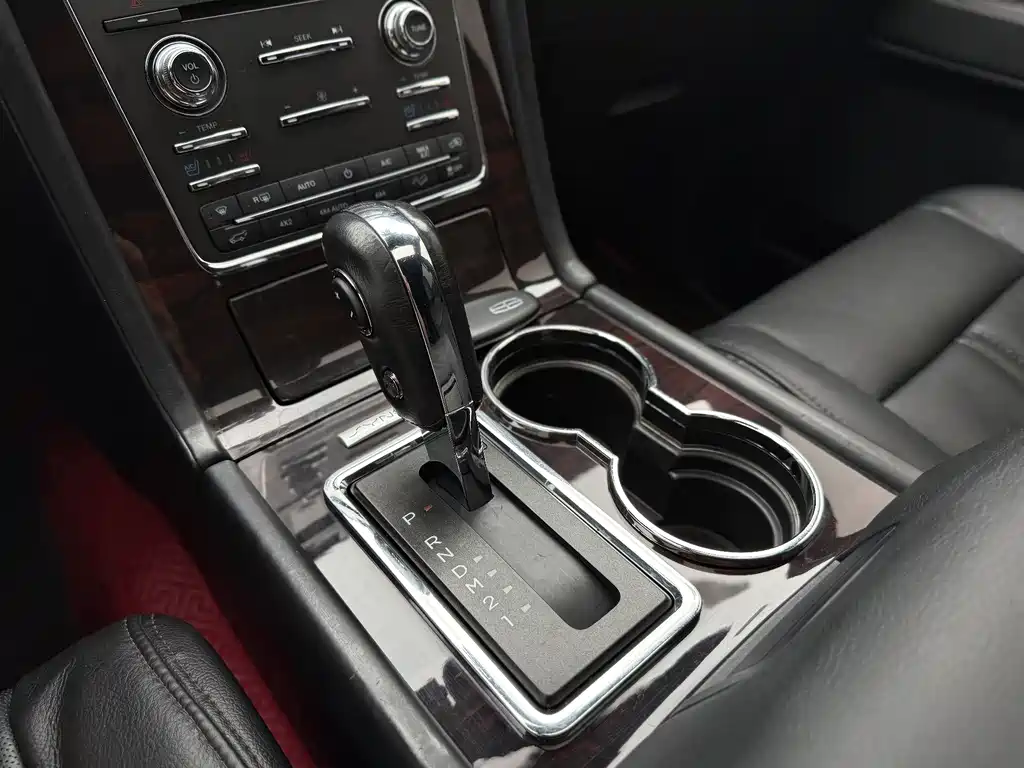 Lincoln Navigator 2018 — фото 15