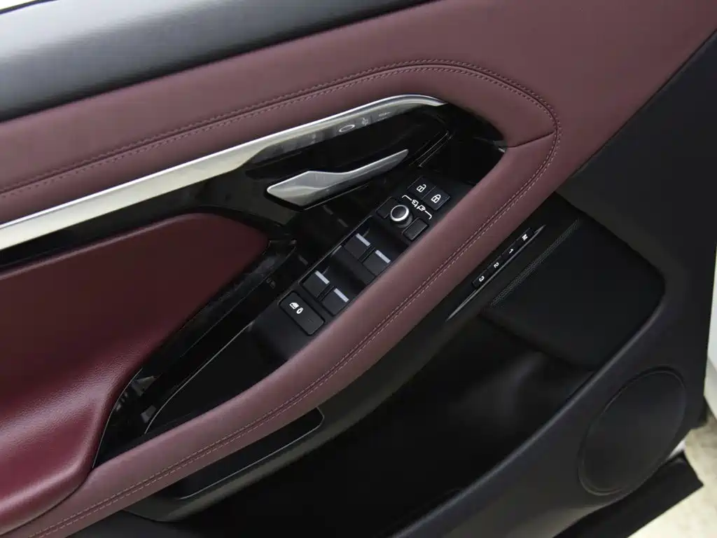 Land Rover Range Rover Evoque 2023 — фото 8