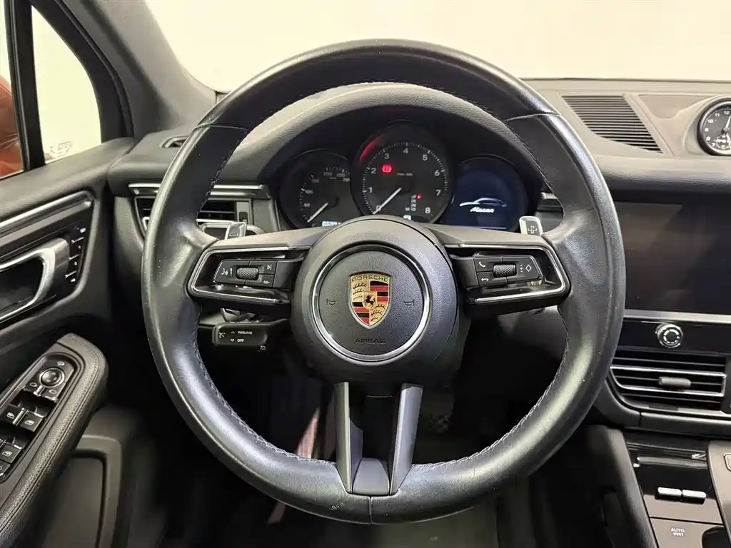 Porsche Macan 2023 — фото 11