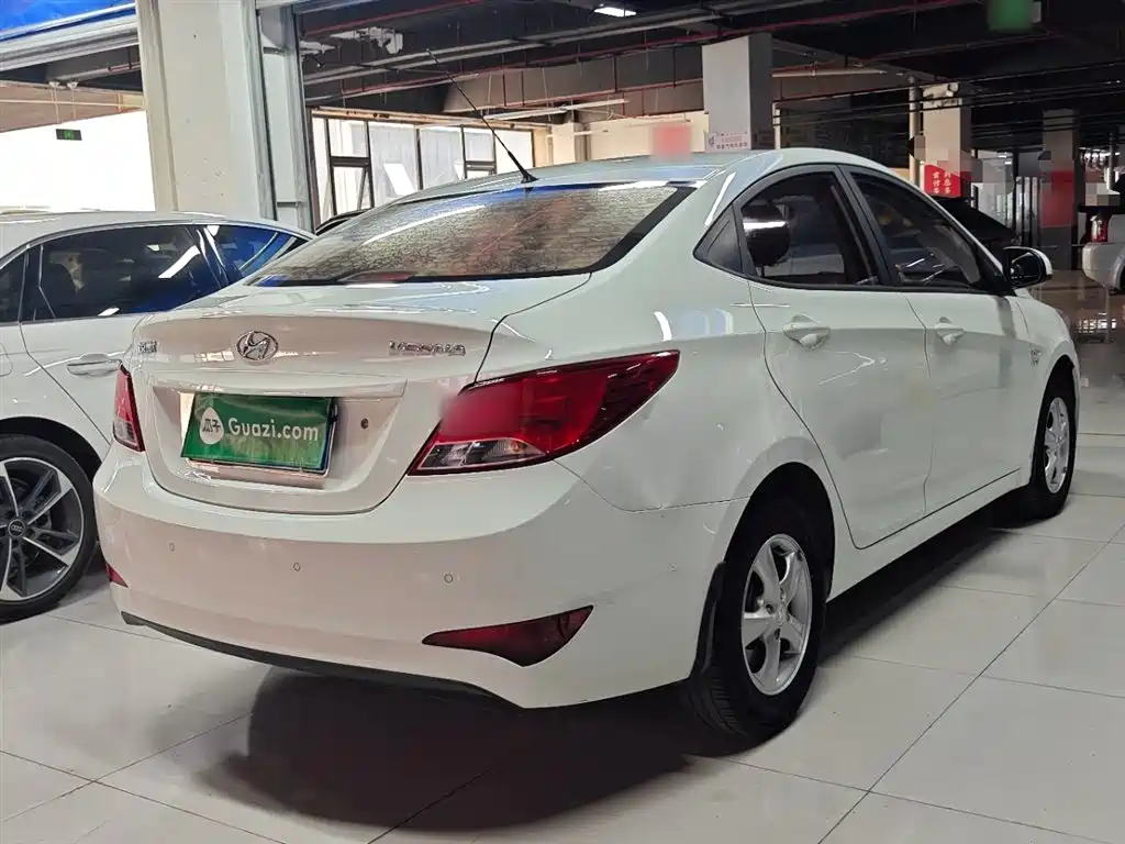 Hyundai Verna 2016 — фото 7