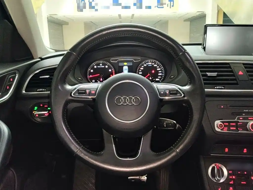 Audi Q3 2014 — фото 11