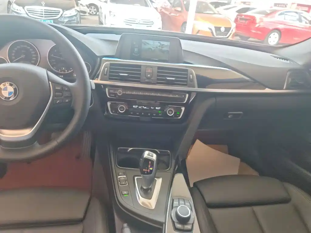 BMW 3 Series GT 2018 — фото 13