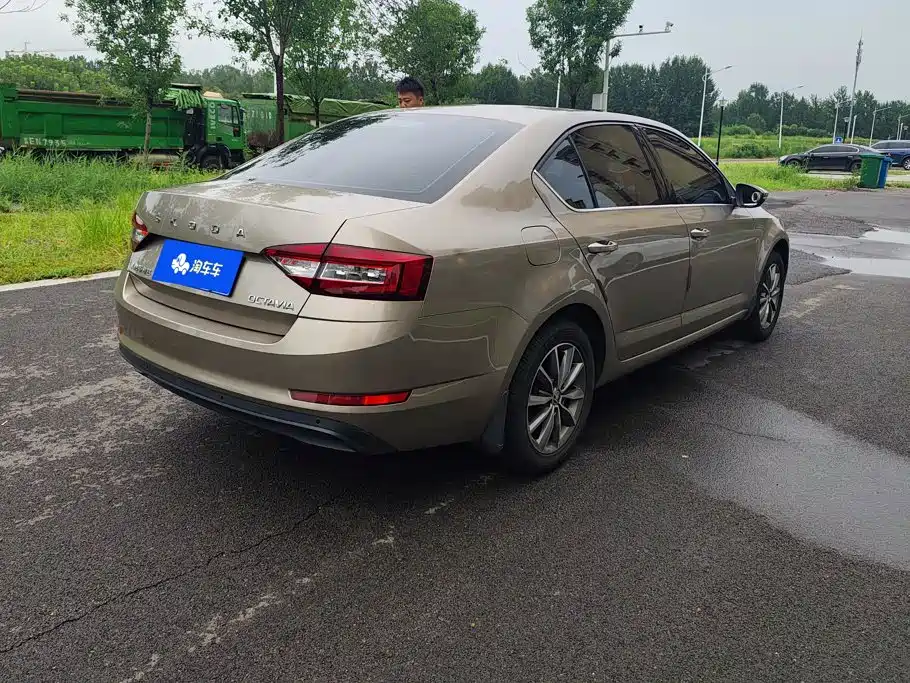 Skoda Octavia 2021 — фото 3