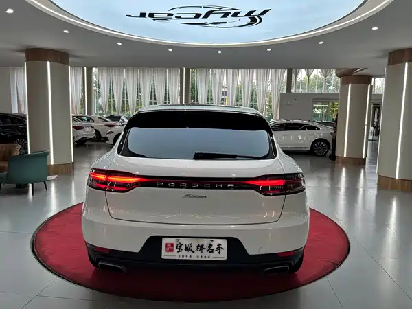 Porsche Macan 2021