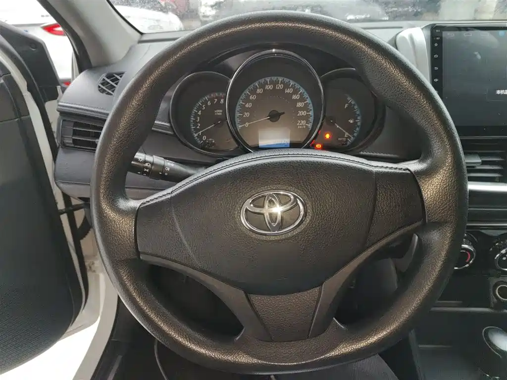 Toyota Yaris L 2019 — фото 11