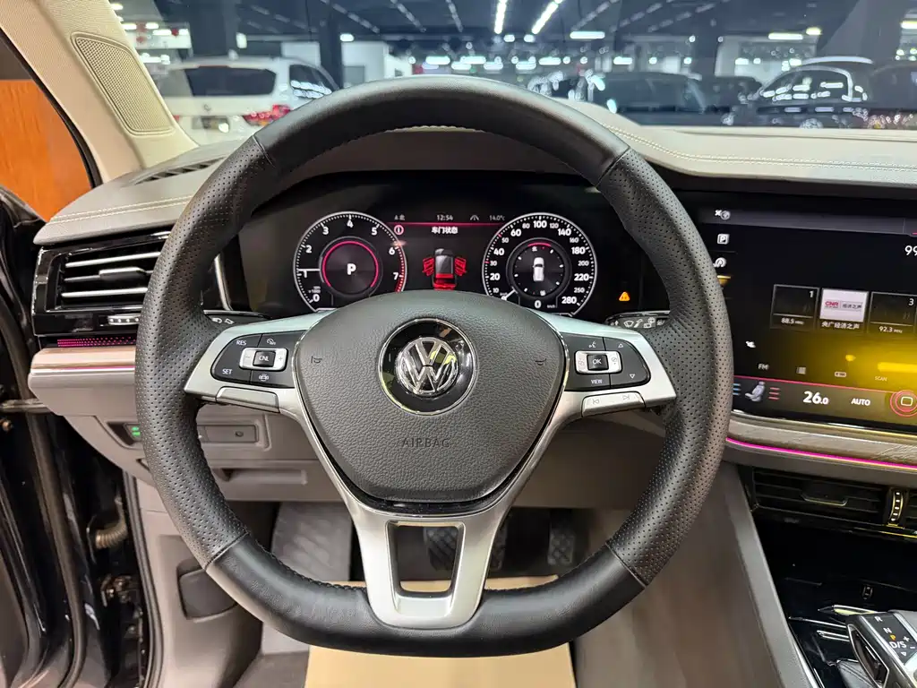 Volkswagen Touareg 2019 — фото 19