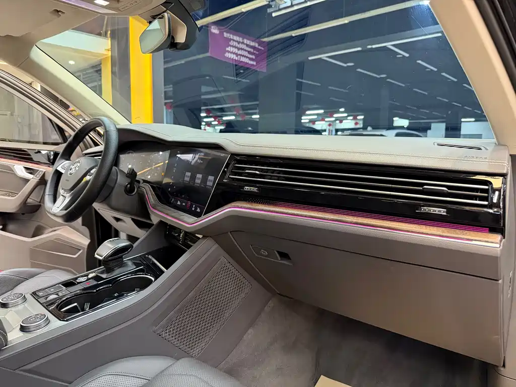 Volkswagen Touareg 2019 — фото 23